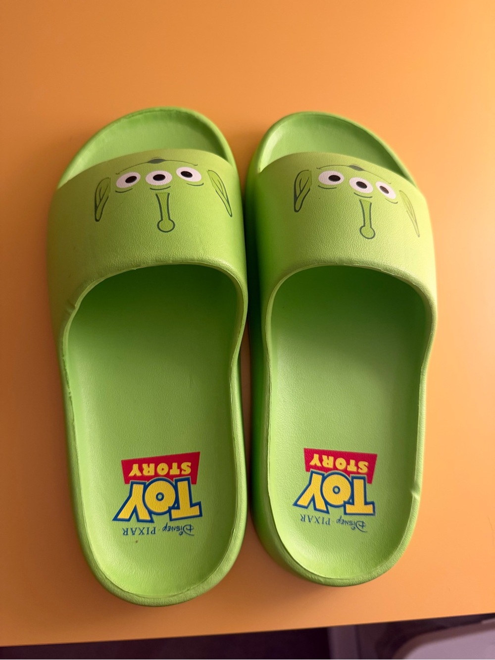 Disney Pixar NEW RARE Toy Story Alien Adults Slide Sandals